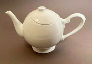  L GODINGER & Co Porcelain Solid White Tea Pot with an Irregular Shaped Opening - Picture 1 of 12