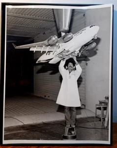 Original McDonnell Douglas Photo C-17 Wind Tunnel Landing Gear Test RRP 853 - Picture 1 of 5