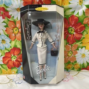 Frühling in Tokio Barbie Puppe City Jahreszeiten 1999 Frühjahrskollektion 19430 Mattel NEU - Bild 1 von 4