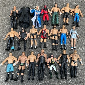 WWE Action Figuren 20 Stück & ein großer schwarzer langer Mantel - Bild 1 von 22
