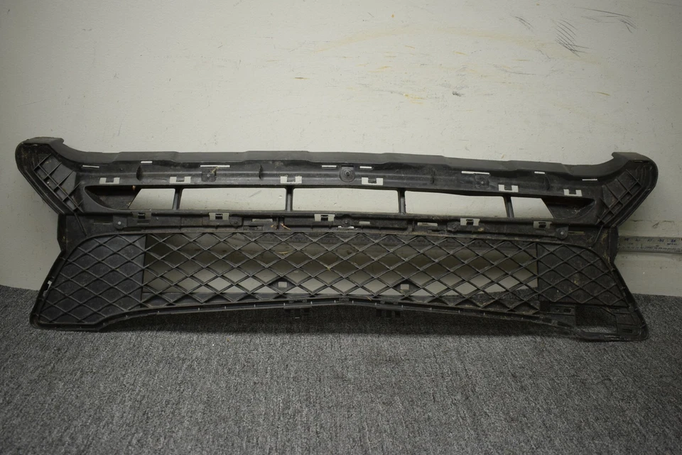 Mercedes Benz GLK250 2013-2015 parrilla central inferior OEM de fábrica Foto 1 de 4