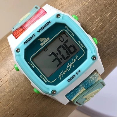 自由式鲨鱼夹男女通用 FS1077 尼龙石英数字 38 毫米手表 7 3/4 — 第 1/4 张图片