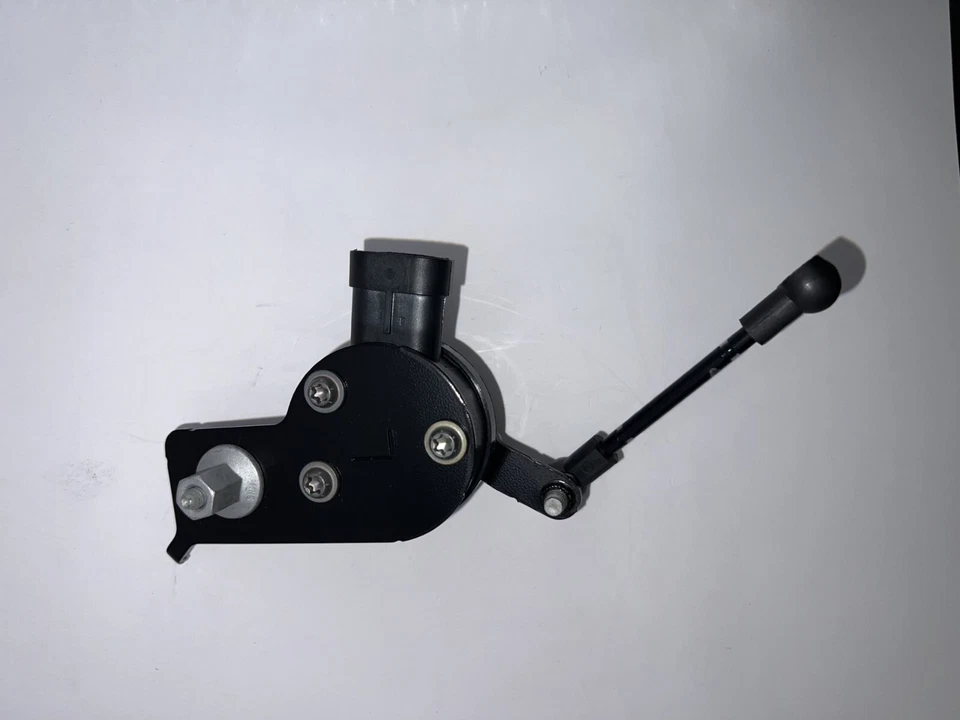 Sensor de nivelación de faros laterales traseros del conductor OEM 14-19 C7 Corvette GM 23110569 Foto 1 de 4