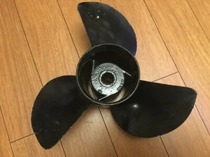 OUTBOARD PROPELLER 13 1/2" X 17P 15 SPLINE 3 Blade R - Picture 1 of 8