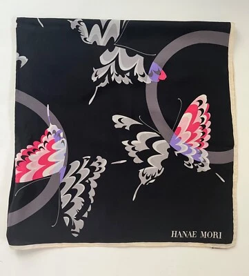 Bufanda de seda Hanae Mori, motivo mariposa 31" x 30" como nueva Foto 1 de 4