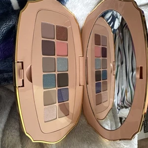 Gucci Palette Beauté Des Yeux, Floral Case Eyeshadow  Limited Edition NIB - Picture 1 of 7