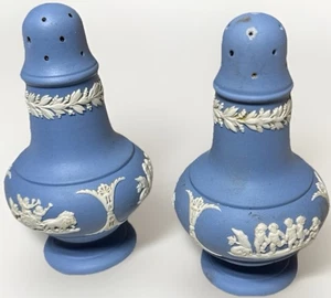 VTG Wedgwood Blue & White Jasperware Salt & Pepper Shakers Set Cherub 1956 Chip - Picture 1 of 14