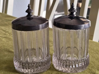 Lote 2 - Frascos de inserção de rodízio de picles de vidro com tampas de placa de prata - 1 com WILLIAM Mono - Imagem 1 de 4