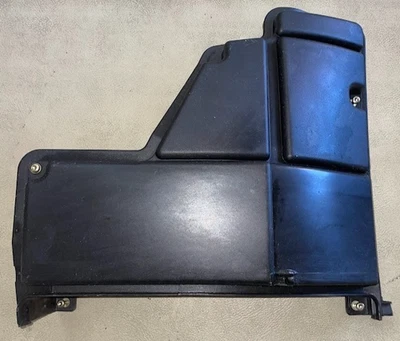 Cubierta de caja de fusibles traseros Mercedes-Benz - 163-540-03-82 - para ML320, ML350 y más 98-05 Foto 1 de 4