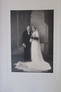 VINTAGE VINTAGE VINTAGE WEDDING PHOTOGRAPH COUPLE MARIEE 1936 PHOTOGRAPHER - Picture 1 of 1
