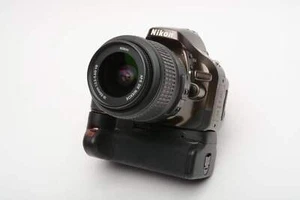 Nikon D5200 Metallic brown DSLR w/18-55mm G VR zoom lens, 2x Batts, Batt Grip, O - Picture 1 of 16