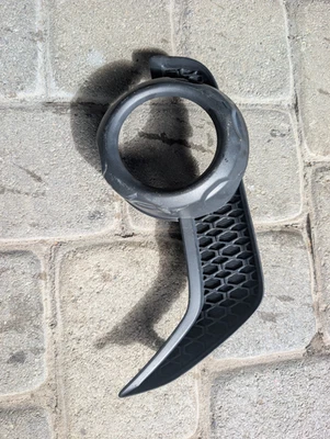 Juego de 2 molduras de luces antiniebla OEM para Toyota 4Runner 2014-18 izquierda y derecha con luz antiniebla Foto 1 de 2