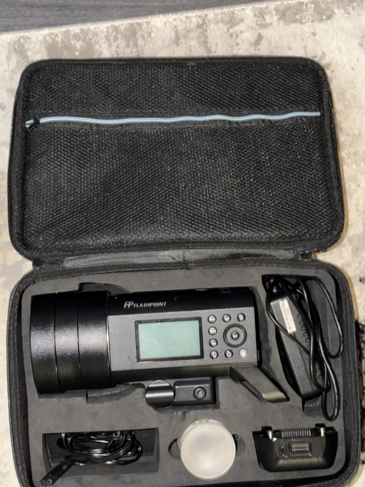 Monolight Flashpoint XPLOR 400PRO TTL alimentado por batería con R2 incorporado 2,4 GHz EE. UU. Foto 1 de 4