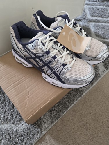 Scarpe da ginnastica Asics Gel Nimbus 9 in farina d'avena e beige taglia 8 UK