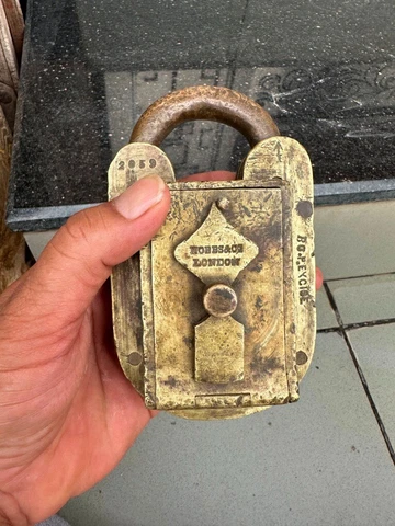 ANTIQUE RARE OLD ORIGINAL BOP EXCISE HOBBS & CO. SOLID BRASS PADLOCK LONDON Cover