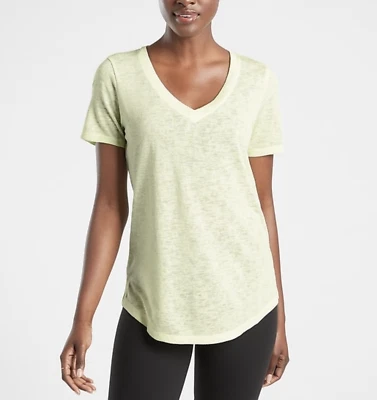 ATHLETA WOMEN'S TEQUILA GREEN SCOOP V-NECK SHORT SLEEVE BREEZY TEE PETITE Sz MP - Image 1 of 3