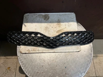 Calandre noir  TOYOTA YARIS - Photo 1/4