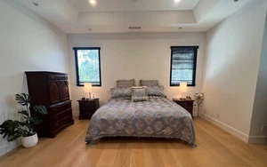 Traditional Colonial-Style Cherry Solid Wood Bedroom Furniture - Picture 1 of 14