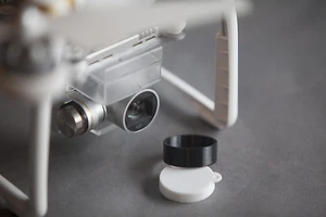 Flexibler 3D-gedruckter weißer Objektivdeckel und schwarze Haube für den NEUEN DJI Phantom 3 - Bild 1 von 4