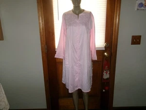 NUEVO CON ETIQUETAS Miss Elaine Touch the Inside Bata Frontal a Presión ~ Bolsillos L/S Talla L ~ Etiqueta 48$ - Imagen 1 de 5