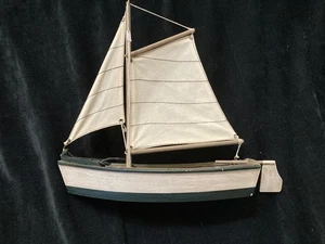ENCORE CREATIONS Wooden Model Sailboat Cloth Sails 9" x 9" - Picture 1 of 12