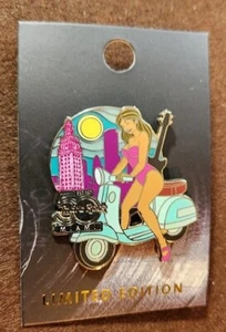 Hard Rock Cafe Pin Miami - 50th Anniversary Scooter Girl - LE 250 - 2021 - Bild 1 von 1