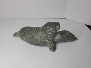VINTAGE CANADIAN ESKIMO ART INUIT SOAPSTONE WALRUS & baby FIGURINE SCULPTURE - Picture 1 of 12