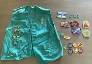 Vintage Green Girl Scout Vest Patches Pins Badges Button Large - Picture 1 of 17