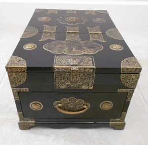 Vintage Asian Vanity Make-Up Jewelry Box with fold in mirror lacquer & brass - Picture 1 of 21