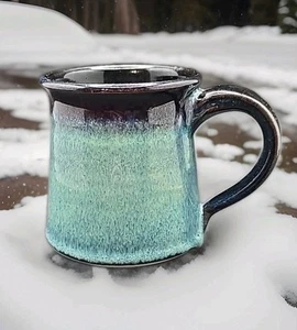 Tazza/tazza da caffè blu Studio Art Pottery firmata Manis? - Foto 1 di 10