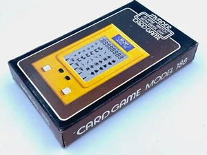 1984 INVADER JEU DE CARTES LCD alarme portable modèle 188 RJP réveil semaine jour neuf dans son emballage d'origine - Photo 1/5
