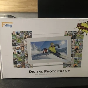 7 Inch LCD Digital Photo Frame with Auto Slideshow - Picture 1 of 3