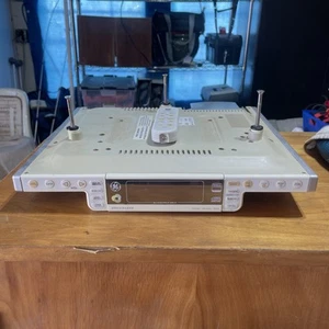 GE Slim Spacemaker Under Cabinet CD Player AM/FM Radio With Remote 7-5295 Cd Bad - Picture 1 of 4