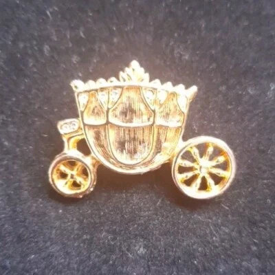 Prendedor/broche Coronation Coach tono dorado y cristal Foto 1 de 4