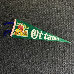 Vintage Ottawa Canada Hunter Hunting Dog Rifle Felt Flag Pennant USA - Picture 1 of 5