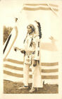 Carte postale RPPC chef indien Chppewa devant le tipi amérindien