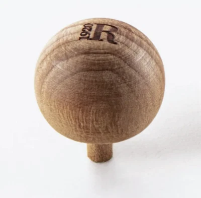 trottola in legno disegnata da Michele De Lucchi. - Immagine 1 di 3