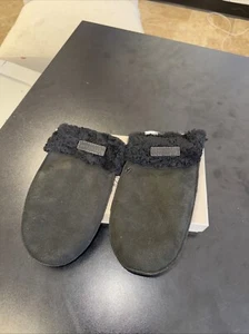 Burberry  grey Mittens  - Picture 1 of 4