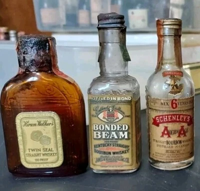 BOTELLAS DE WHISKY Y BOURBON MINIATURA VINTAGE - VACÍAS Lote de 4 Foto 1 de 4
