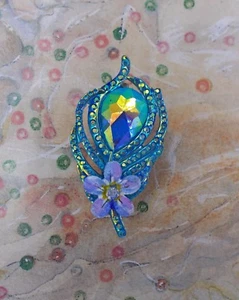 Blue FORGET-ME-NOT & PEACOCK RHINESTONE LEAF BROOCH Friendship Pin HAND PAINTED - Picture 1 of 8
