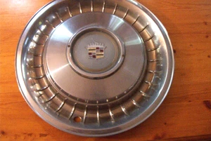 OE vintage 1987=92 Cadillac REAR WHEEL DRIVE wheelcover, ivory emblem # 2031 - Picture 1 of 2