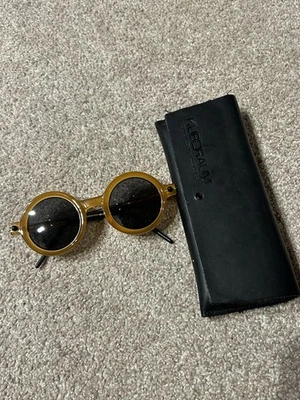 Gafas de sol Kuboraum Mask P2 ámbar hechas a mano en Italia - soñadas en Berlín Foto 1 de 4