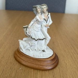 A Belcari Figurine Couple & Dog Vintage Hand Painted Made In Italy Porcelain - Picture 1 of 8
