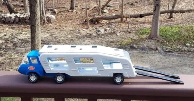 VTG mid-1970s Tonka Blue & White Pressed Metal CAR TRAILER TRUCK with RAMPS - Image 1 of 4