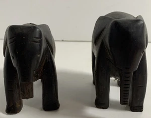 Rare Vintage Hand-Carved Wooden Figurines - Set of 2 African Elephants miniature - Foto 1 di 9
