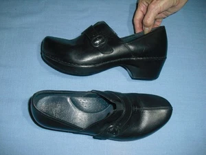 Dansko Tamara Clogs Damenschuhe Größe 9,5 EU40 schwarz genarbtes Leder Schnallenriemen - Bild 1 von 4