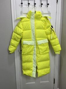 parka amarilla mujer