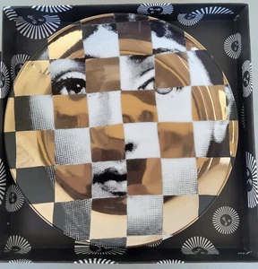 Placa de Pared Fornasetti PTV045X Tema E Variazioni Nº 45 Patrón Dorado Auténtica - Imagen 1 de 4