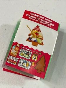MGA's Miniverse Make It Mini Holiday Series 2024 Christmas CHARCUTERIE BOARD - Bild 1 von 4