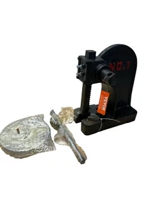 VEVOR Dornpresse Manuelle Hebel-Dornpresse 500kg Presskraft 119mm 3 Formen - Bild 1 von 2